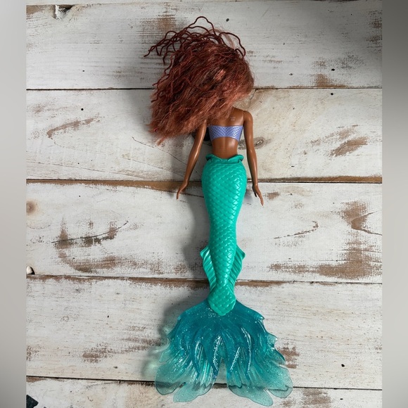DISNEY Ariel The Little Mermaid collectible doll Halle Bailey live action 2022 - Picture 4 of 10